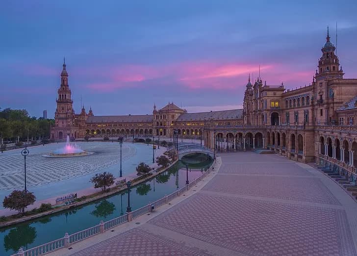 Vista de la Plaza de España en Sevilla como referencia local