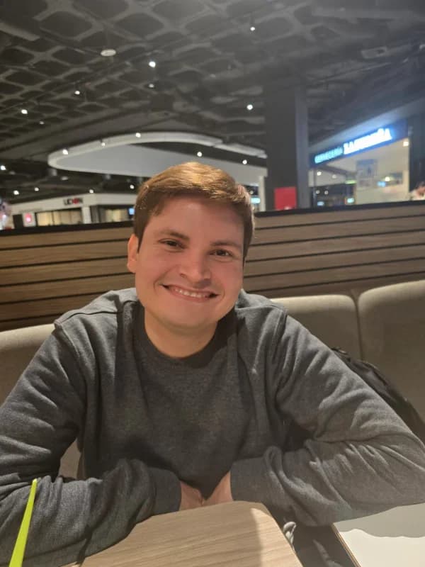 Sebastián undefined