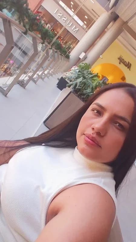 Jennifer stifen Álvarez labio